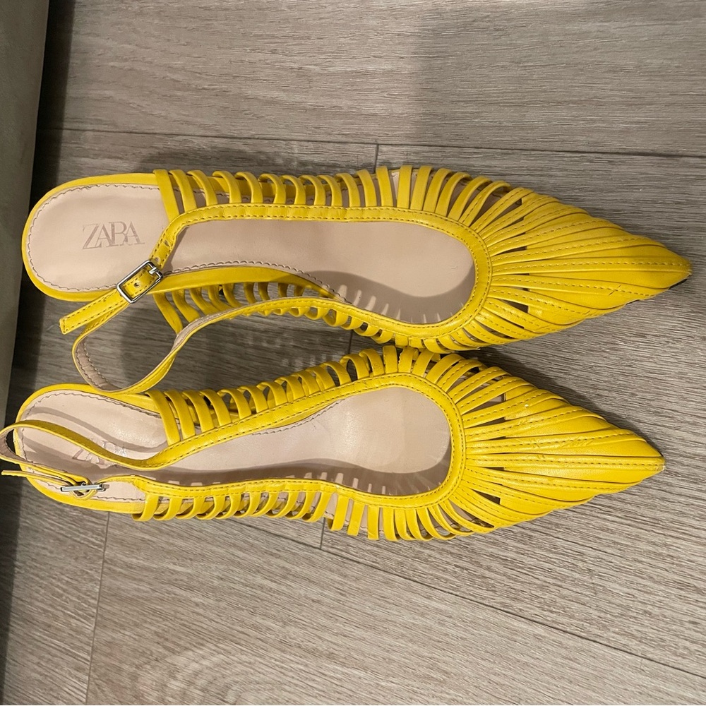 Zara Women's Bright Yellow Strappy heels